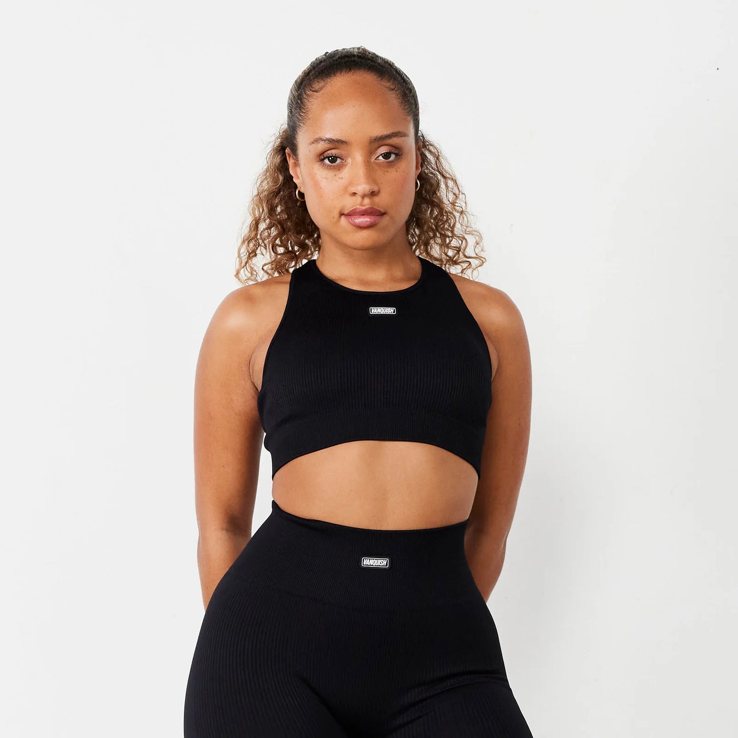 VANQUISH/ RIBBED SEAMLESS BLACK RACER BACK BRA WOMAN
