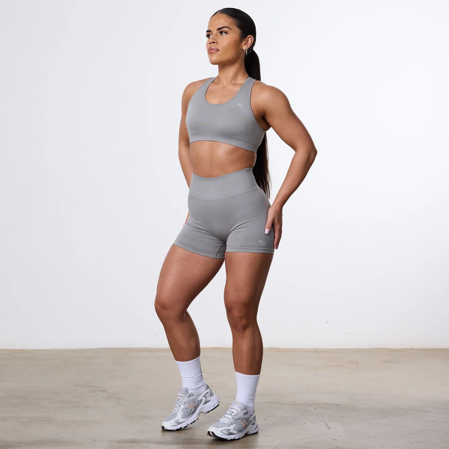 VANQUISH/ ELEVATE SEAMLESS SMOKE GREY SUPPORT BRA WOMAN