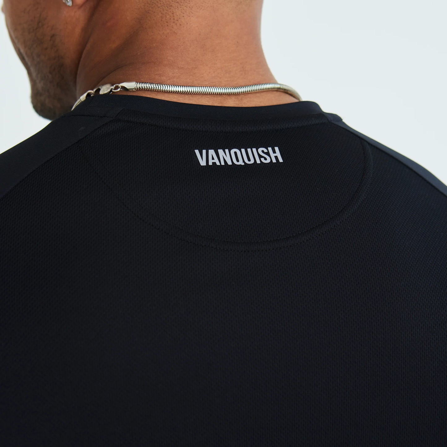 VANQUISH/ ESSENTIAL BLACK PERFORMANCE SHORT SLEEVE T SHIRT