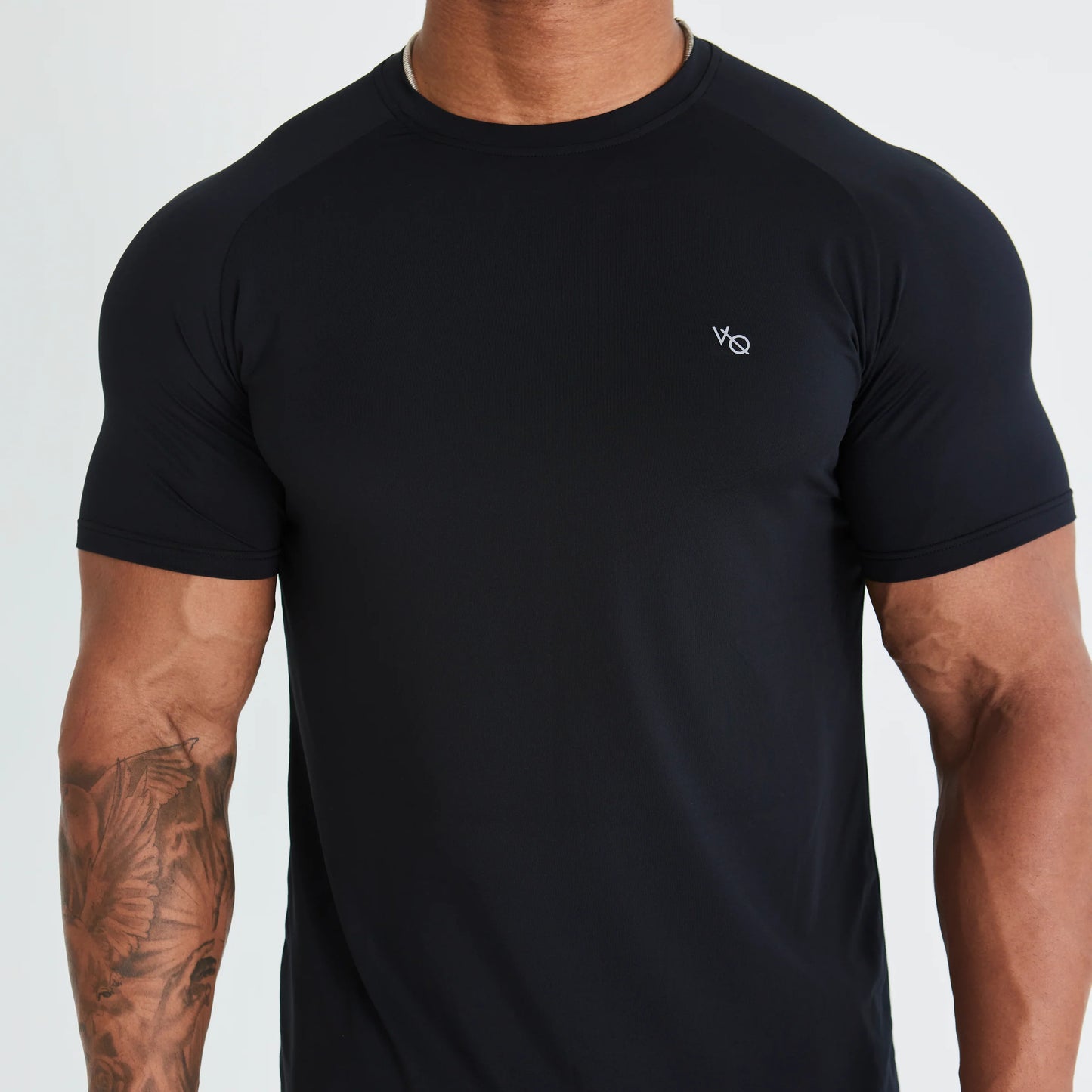 VANQUISH/ ESSENTIAL BLACK PERFORMANCE SHORT SLEEVE T SHIRT