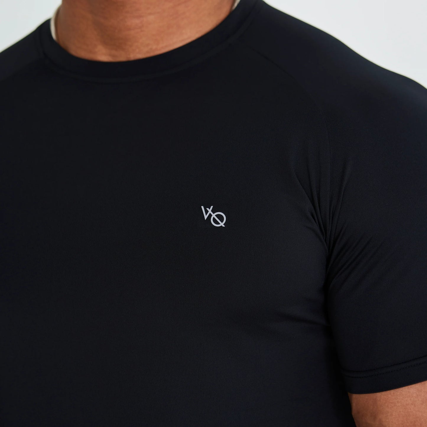 VANQUISH/ ESSENTIAL BLACK PERFORMANCE SHORT SLEEVE T SHIRT