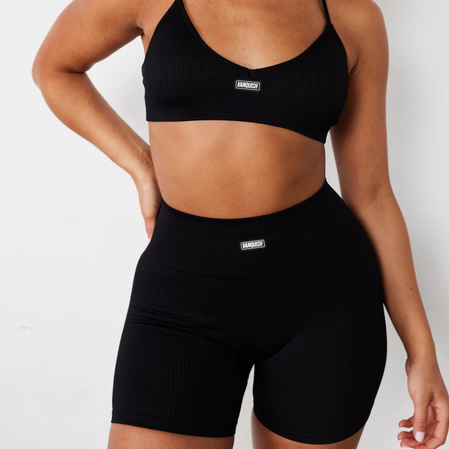 VANQUISH/ RIBBED SEAMLESS BLACK SHORTS WOMAN